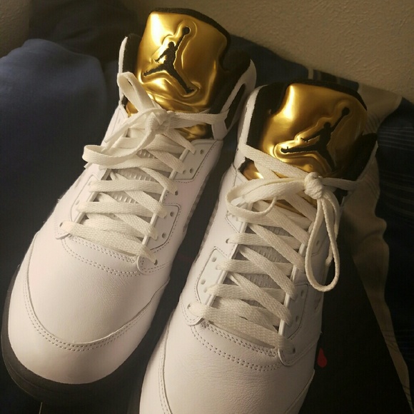Athletic_Shoes