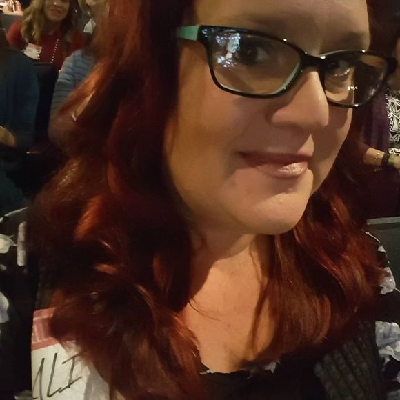 Meet your Posher, Alison - Picture 1 of 1