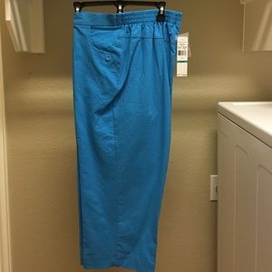 Alfred Dunner Capri blue size 16 pants