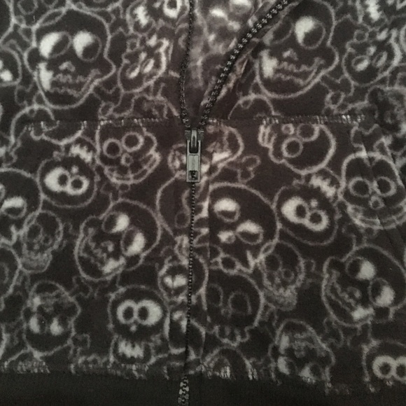 Sweater - Picture 4 of 4