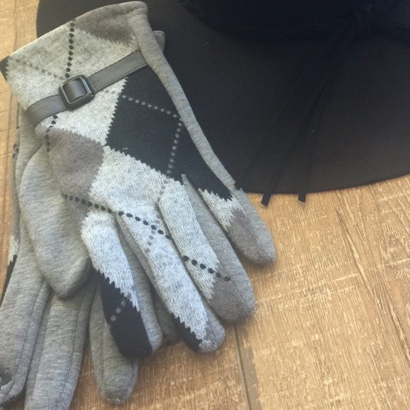 Accessories - Argyle Fur Lined Gloves