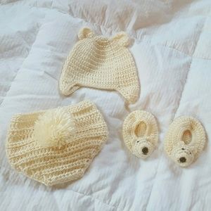 Newborn photo outfit (bear)