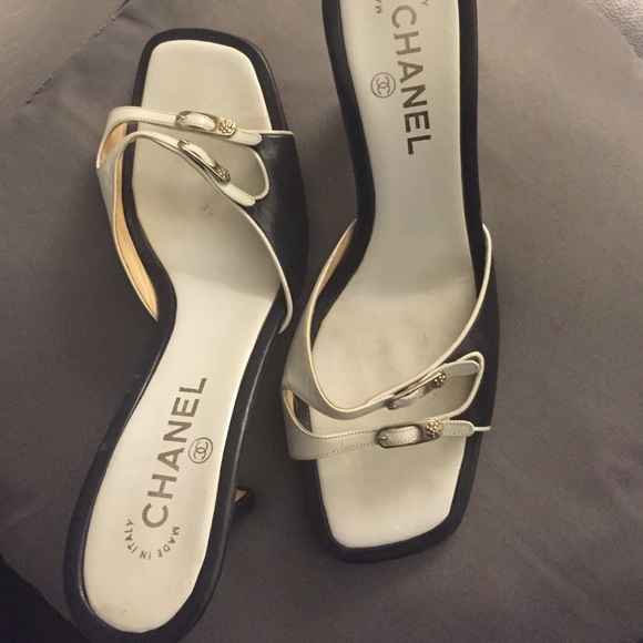 Authentic Chanel - Picture 1 of 4