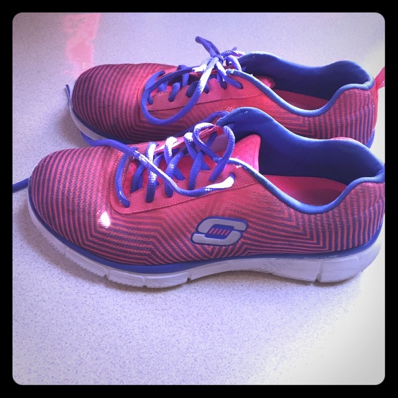 Skechers size 8 memory foam shoes