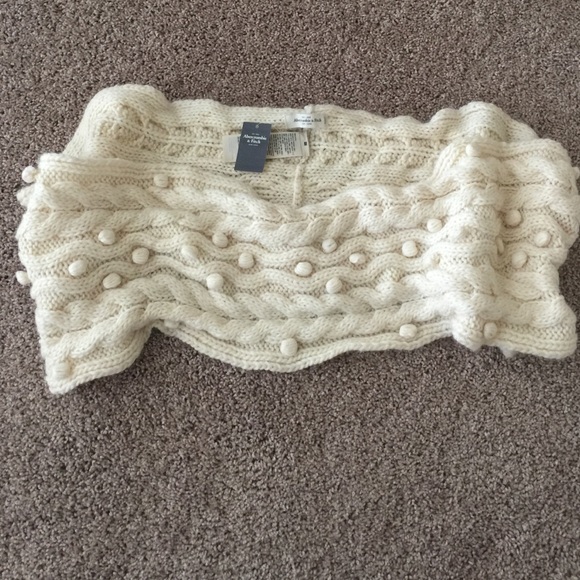 Abercrombie cream infinity scarf