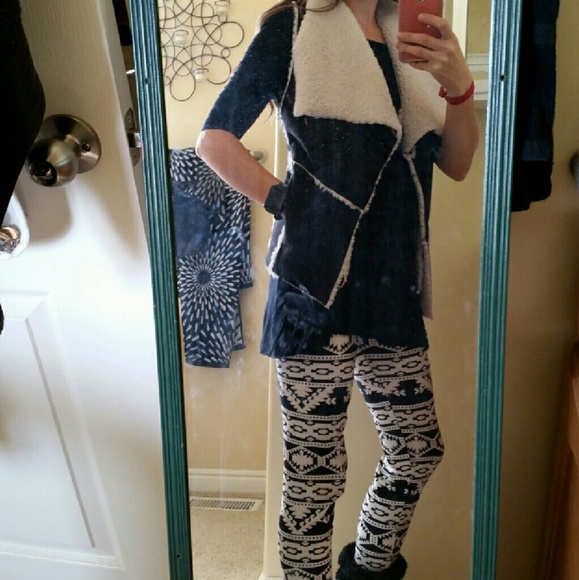 Faux suede and sherpa fur lined vest - Picture 3 of 3