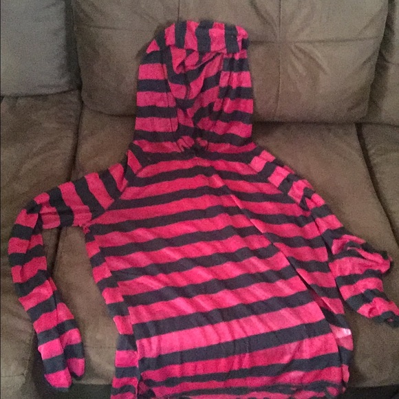 Thin shirt with Hood - Picture 1 of 1