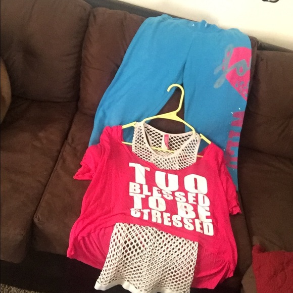 Outfit - Picture 1 of 2