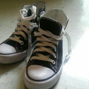 Chinese black and white converse