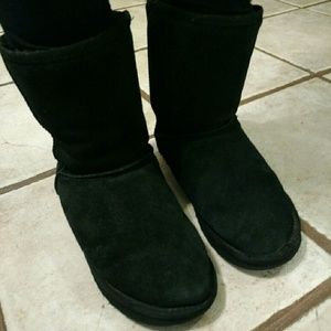 Black uggs size 10