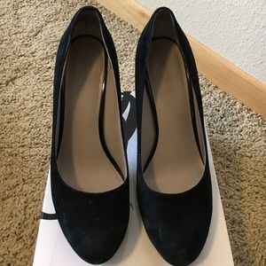 Nine West suede pump.