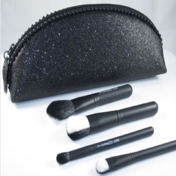 MAC Keepsakes Extra Dimension Brush Kit (NEW)