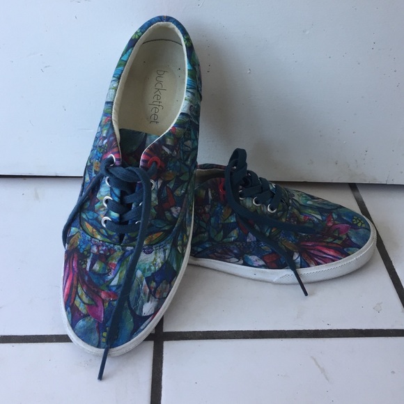Bucket Feet sneakers Floral /botanical size 7/8
