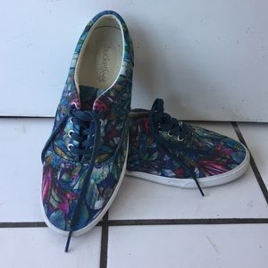 Bucket Feet sneakers Floral /botanical size 7/8