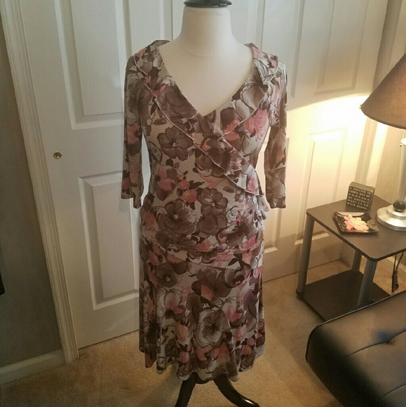 Stretchy Brown and peach skirt set.