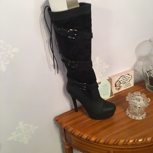 Boots. NWOT comes with box