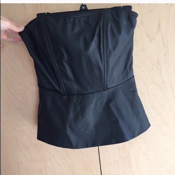 ❌SOLD❌NWOT Express Black strapless Top