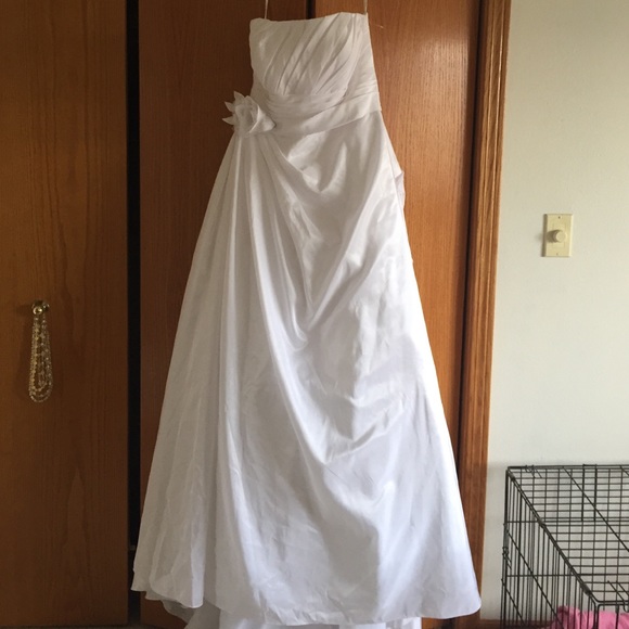 NWOT white wedding gown