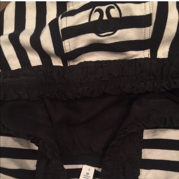 Lululemon movement jacket size 4 - Picture 3 of 4