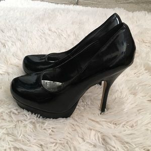 Black shiny 5 inch heels