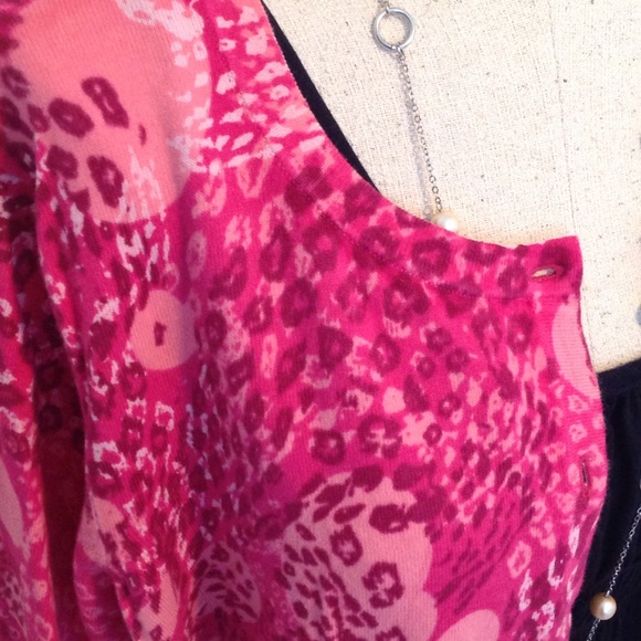 Gorgeous pink cardigan sweater - Picture 3 of 4