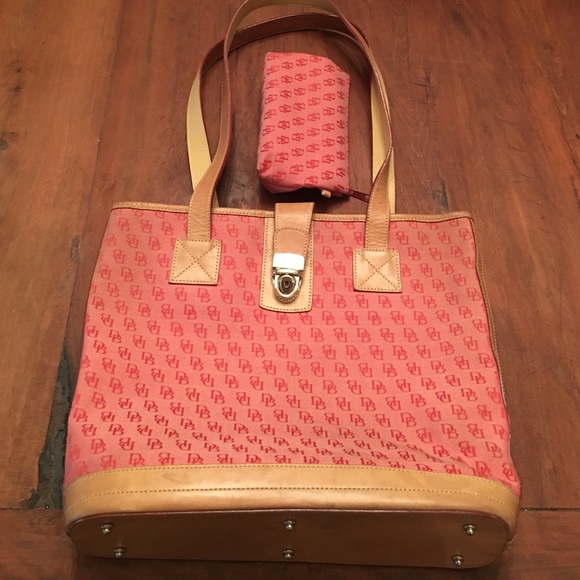 "Dooney & Bourke" Large Pink/Tan Purse w/Case