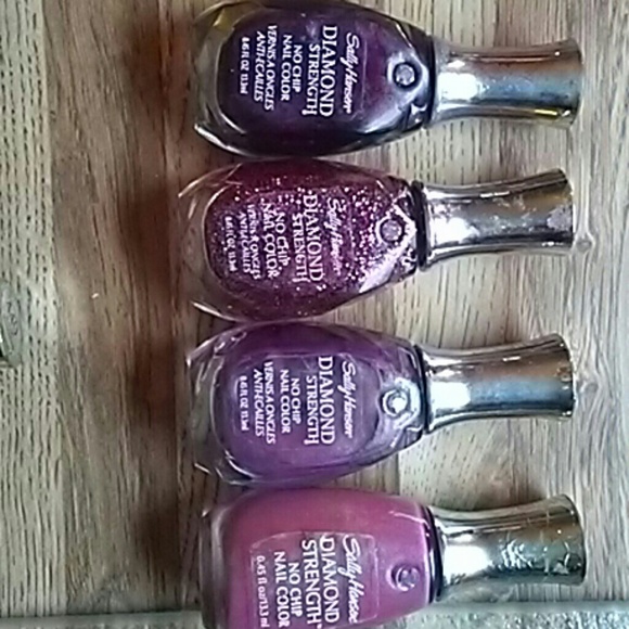 4 bottles sally  Hansen diamond strength nail poli