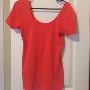 Scoop neck tee