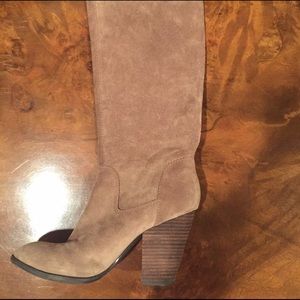Vince Camuto Braden high shaft boot 8.5