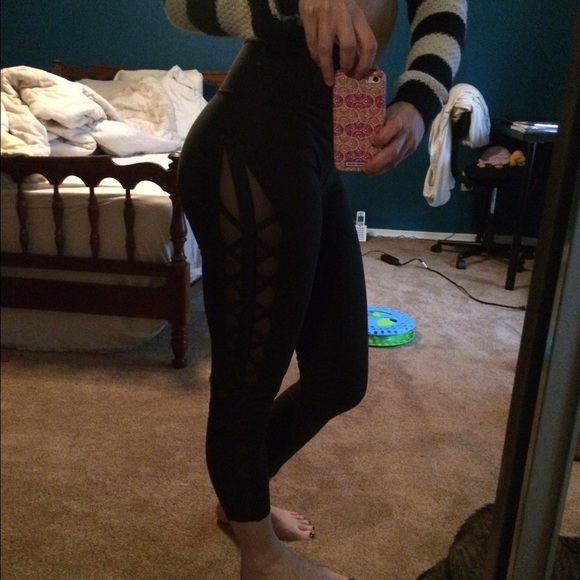 7/8 rhythm high times lululemon crop size 6