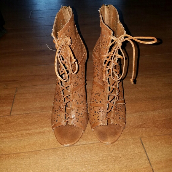 ALICE + OLIVIA Bootie - Picture 2 of 4