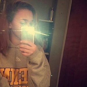 Meet your Posher, Alexis