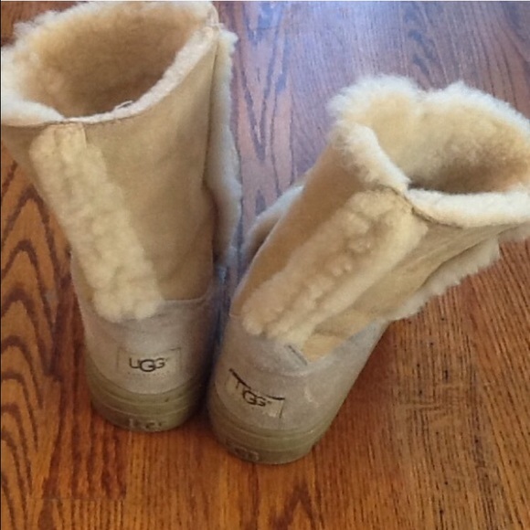 Size 9 Uggs,brought from Posh but never worn them.