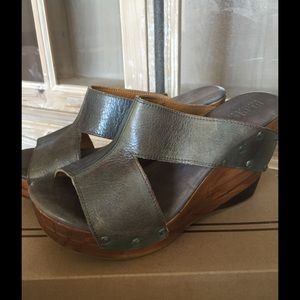 *Price Reduced* New never worn. Bed Stu Wedges