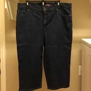 Gloria Vanderbilt Amanda capris size 16 W navy