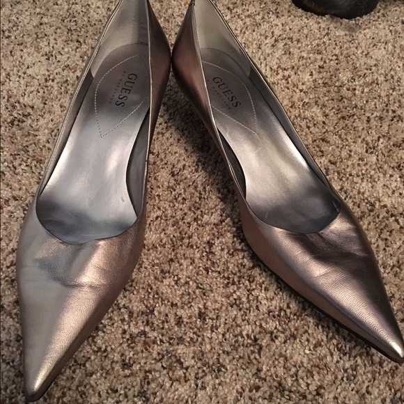 Guess low heel