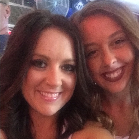 Meet your Posher, Nicole - Picture 1 of 1