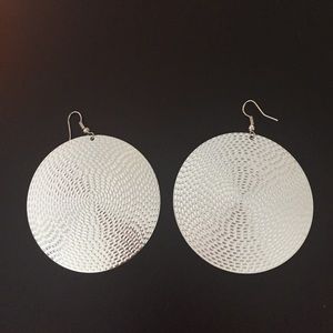 Light weight silver disc earrings!