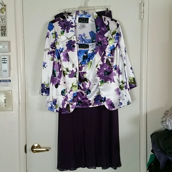 Dresses & Skirts - Floral satin jacket and top w/ chiffon skirt