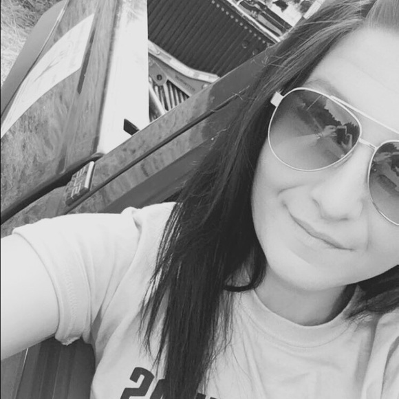 Meet your Posher, Kelly - Picture 2 of 2