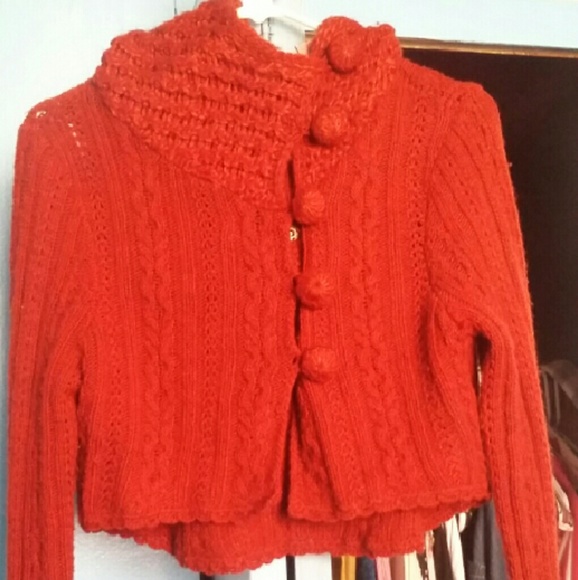 Very cute crop sweater with big buttons and a hood