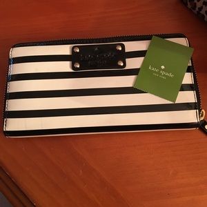 Kate Spade zippy wallet