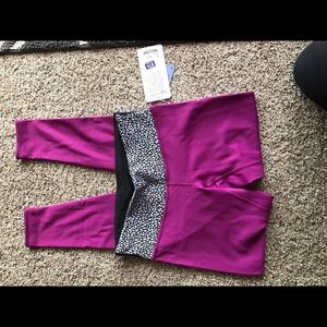 NWT Lululemon size 8 WU III RSV