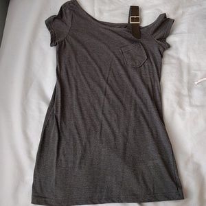 Buckle strap one off shoulder tee