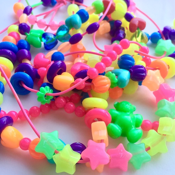 TONS of VINTAGE BEADS !!!