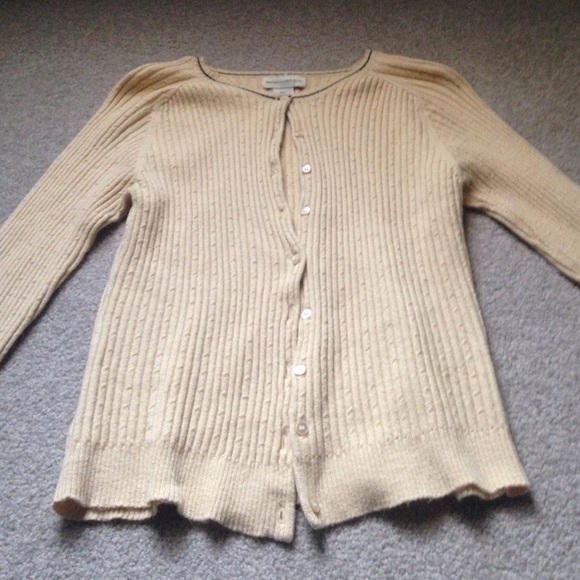 Banana republic cardigan. Size large. - Picture 2 of 4