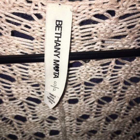 Shawl nude colored and white size small - Picture 2 of 2