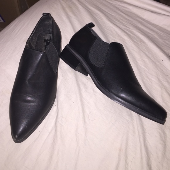 Pointed Chelsea booties