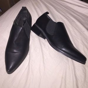 Pointed Chelsea booties