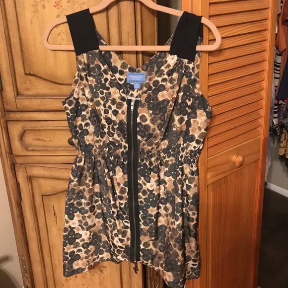 Fall tank with zipper